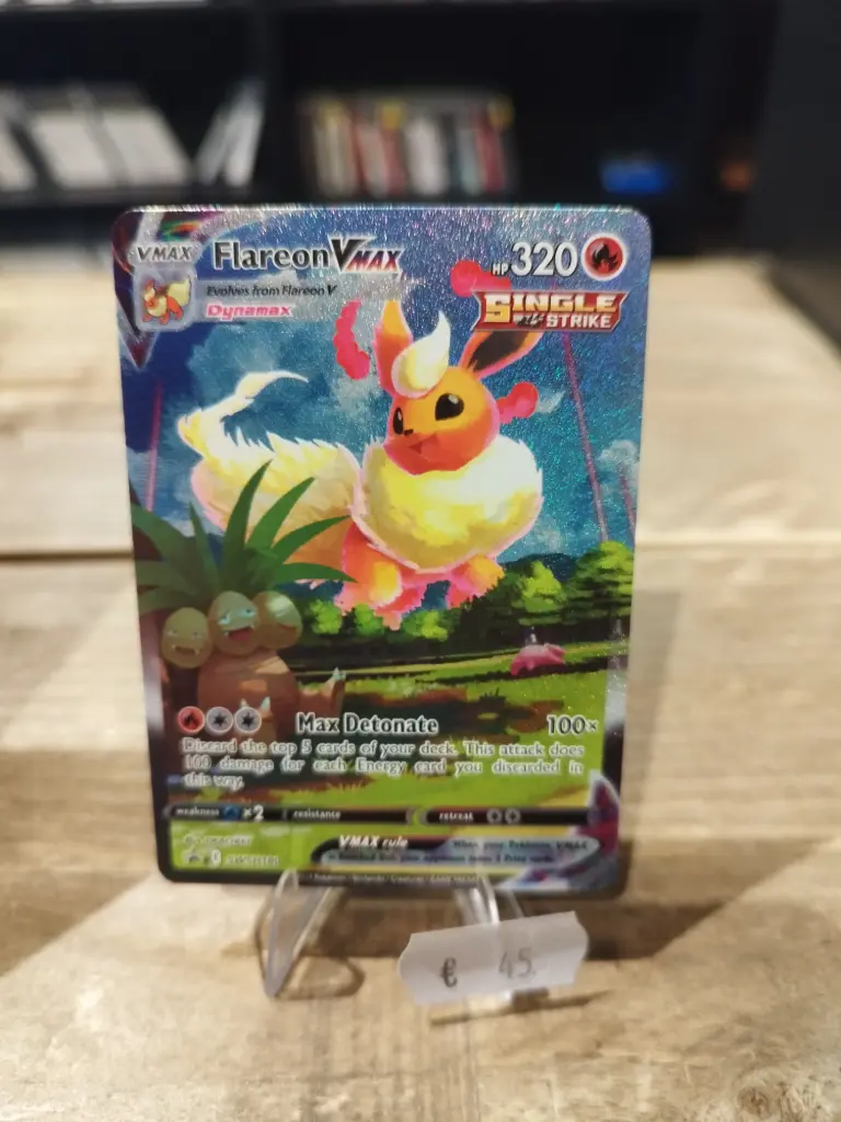 Flareon VMAX (SWSH 180)